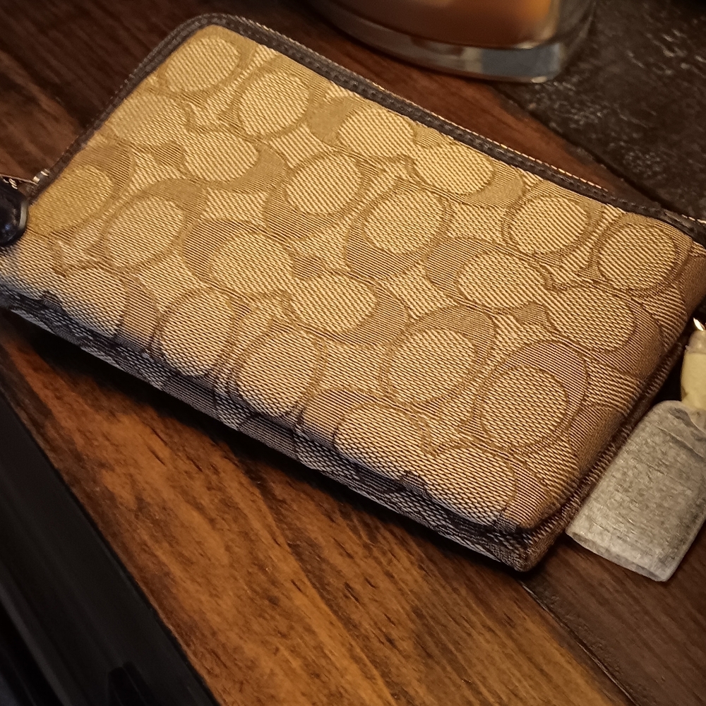 Coach Tan and Brown Signature Wristlet NEW NEVER USED WOT"" - Picture 6 of 6